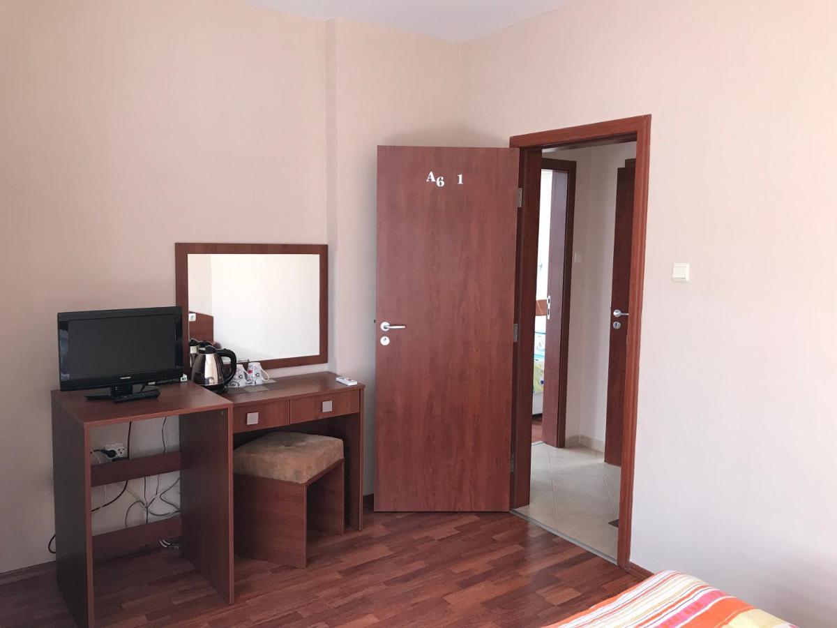 Red House Guest House Nesebar Buitenkant foto