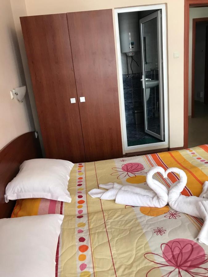 Red House Guest House Nesebar Buitenkant foto