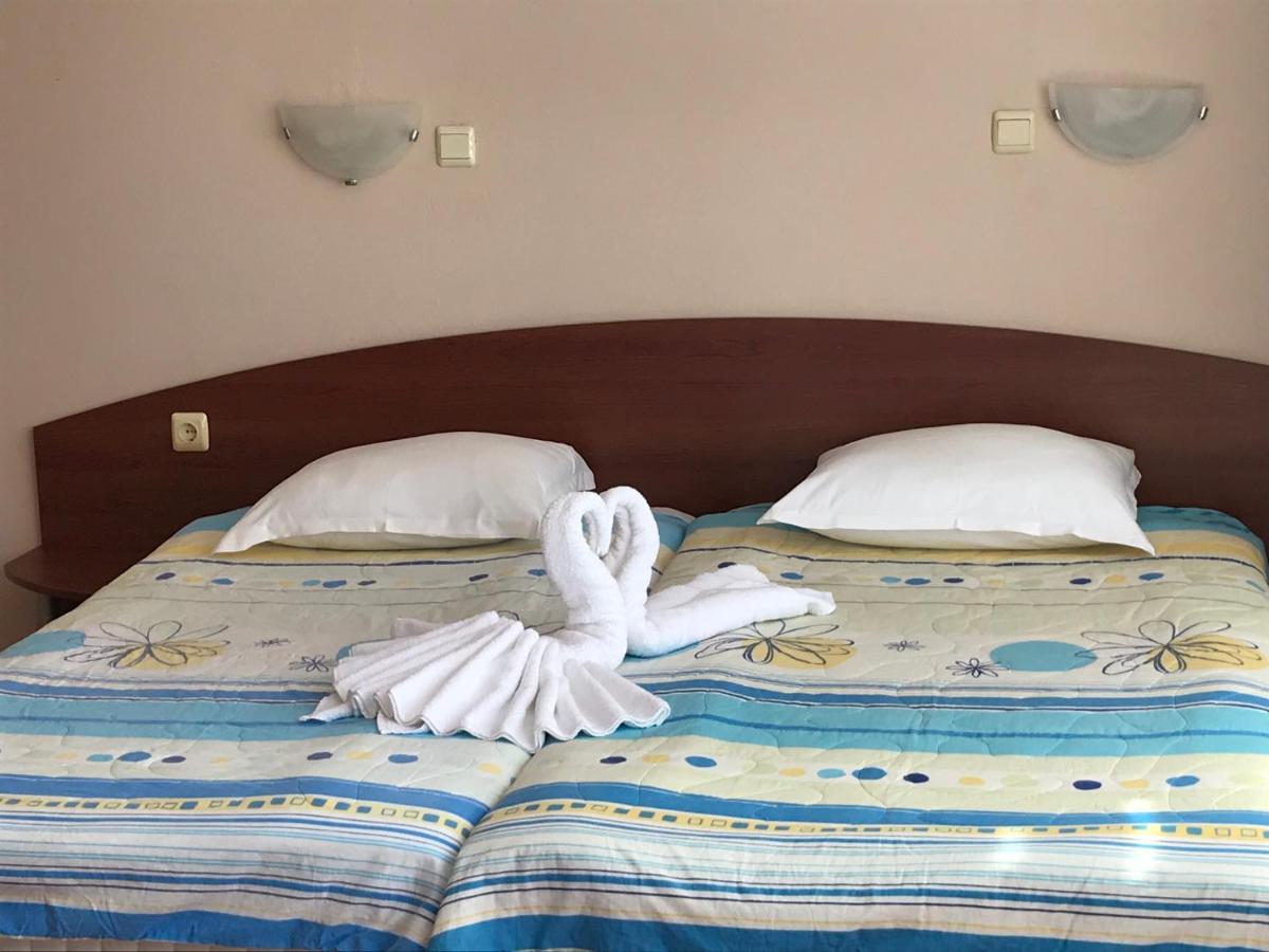 Red House Guest House Nesebar Buitenkant foto
