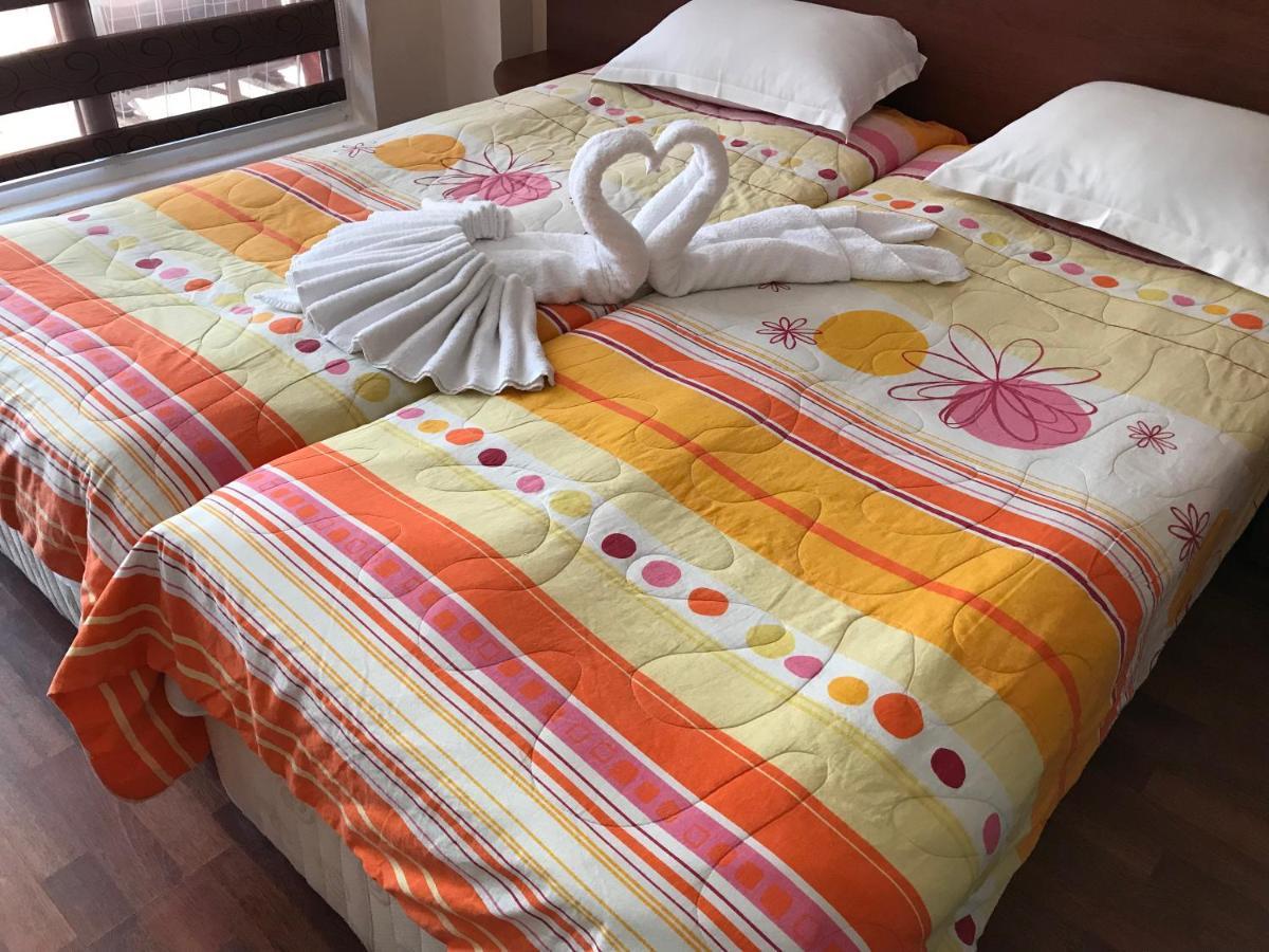 Red House Guest House Nesebar Buitenkant foto