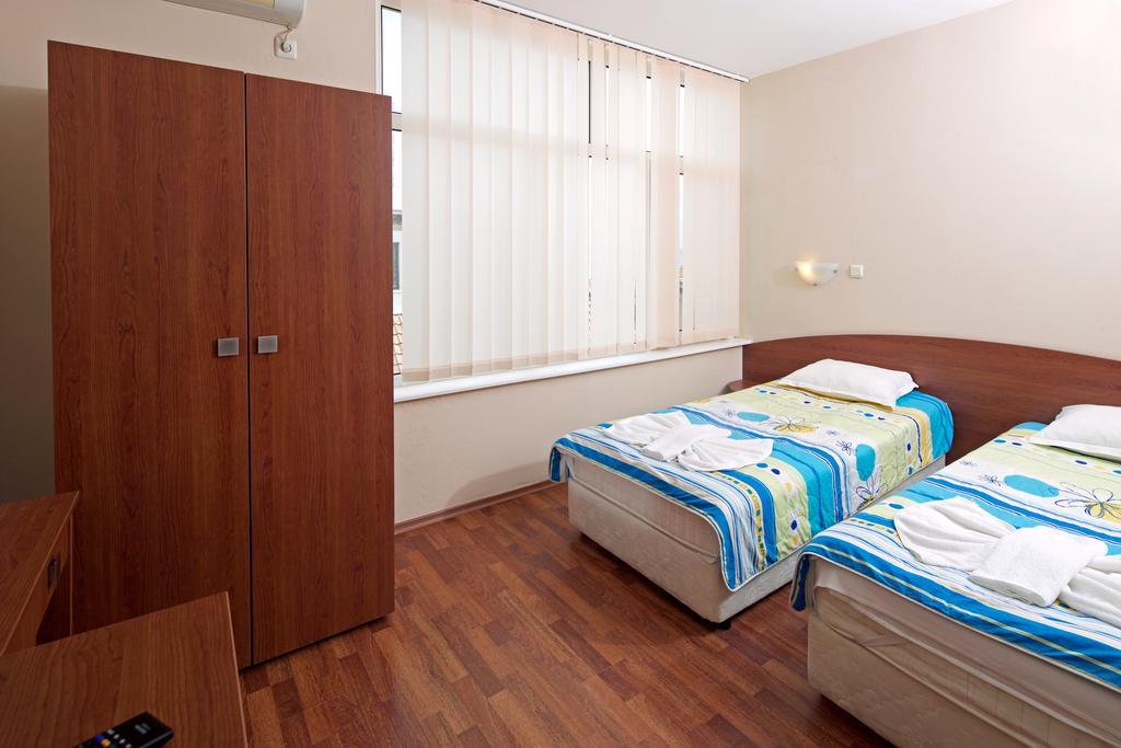Red House Guest House Nesebar Buitenkant foto