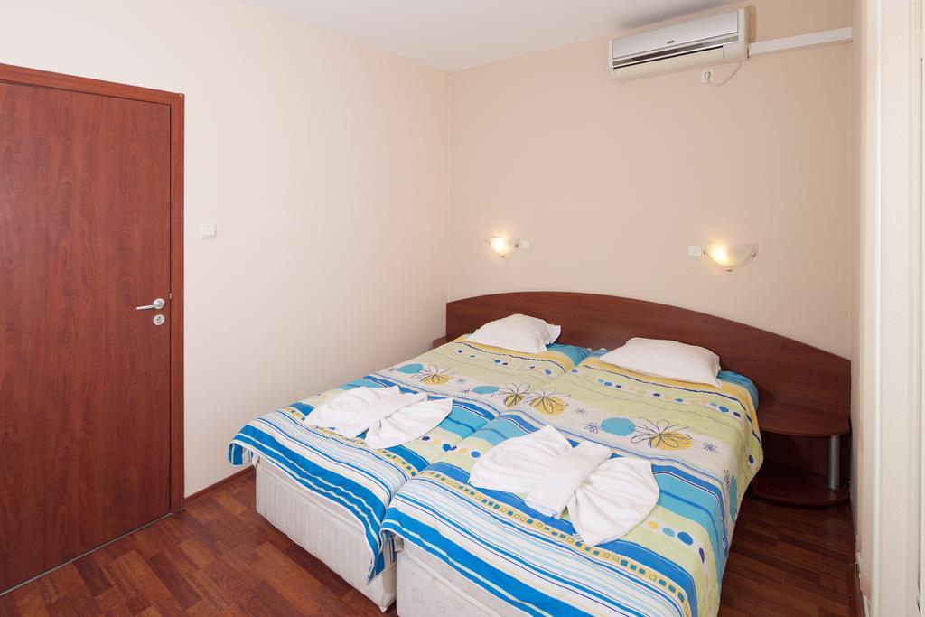 Red House Guest House Nesebar Buitenkant foto